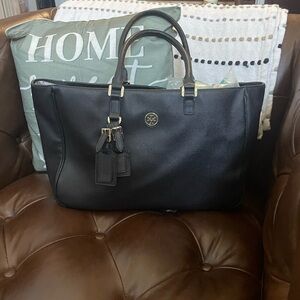 *****SOLD******❤️Tory Burch Executive Tote
